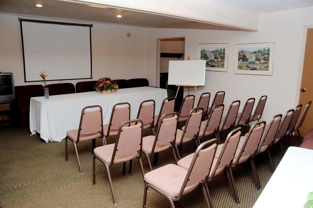 Economy Inn & Suites Denton Bagian luar foto
