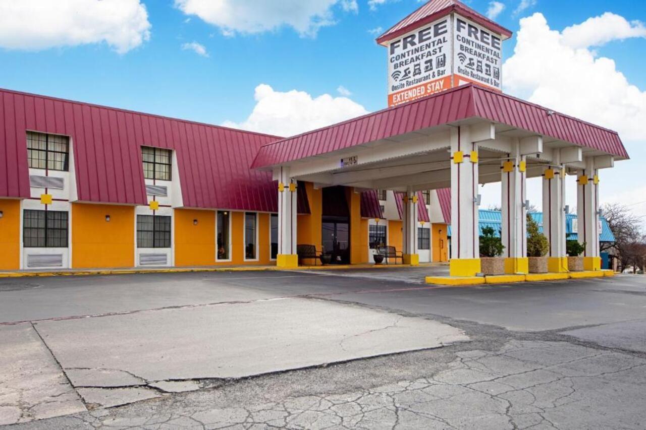 Economy Inn & Suites Denton Bagian luar foto