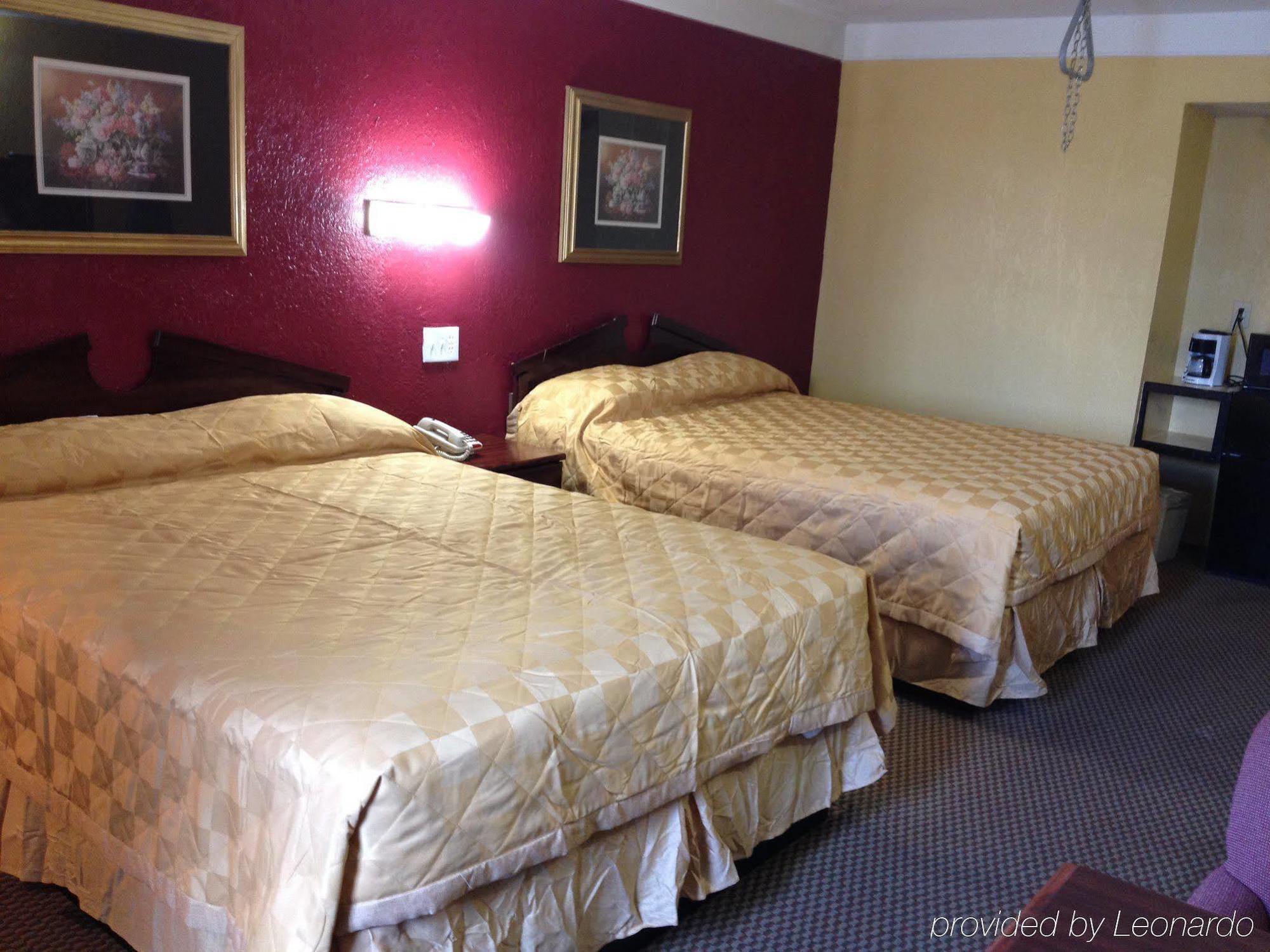 Economy Inn & Suites Denton Bagian luar foto