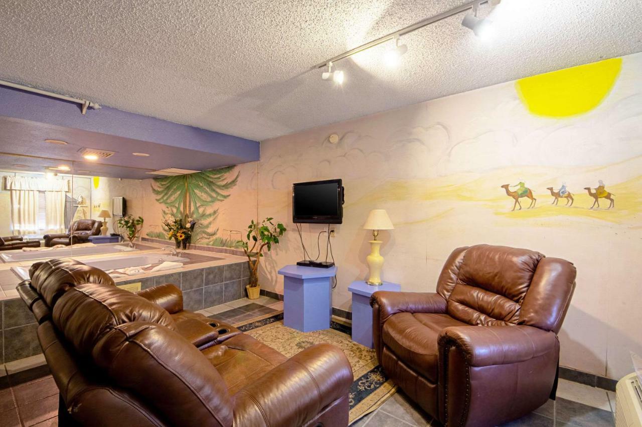 Economy Inn & Suites Denton Bagian luar foto