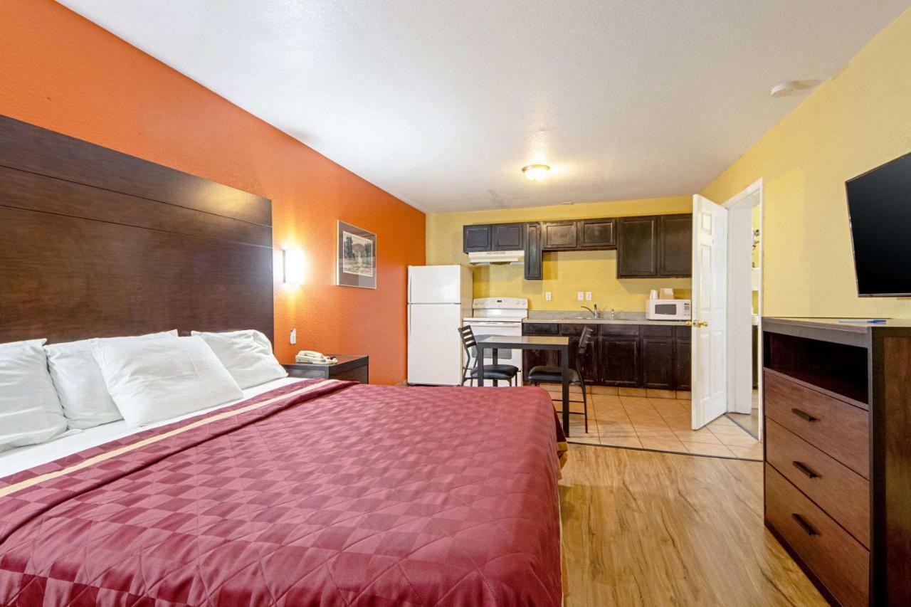 Economy Inn & Suites Denton Bagian luar foto