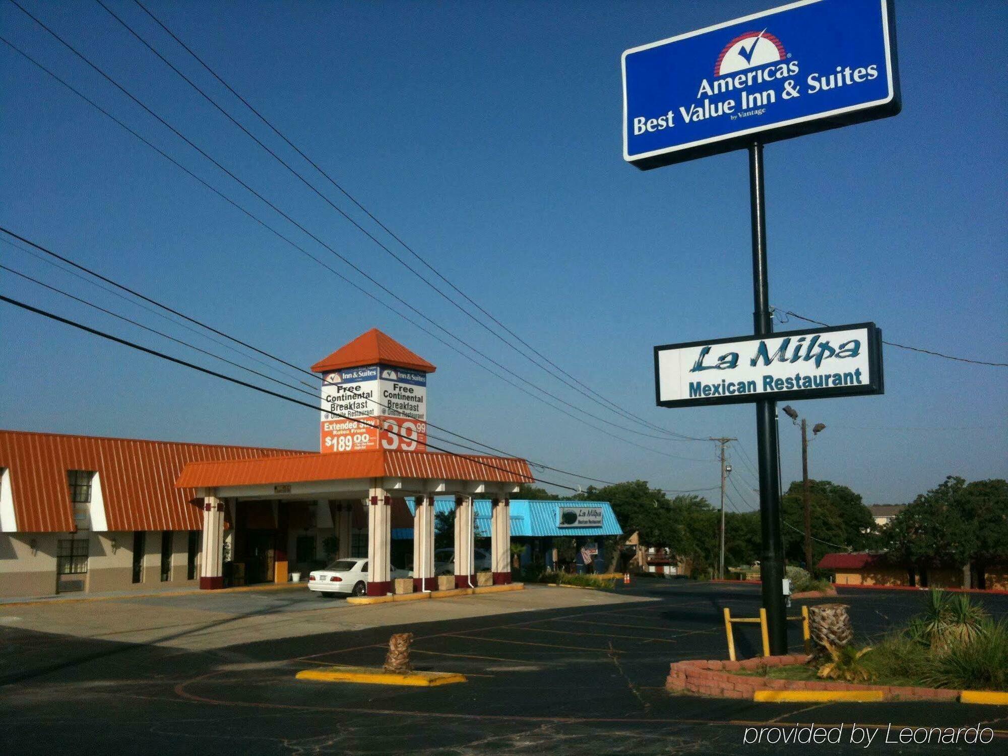 Economy Inn & Suites Denton Bagian luar foto