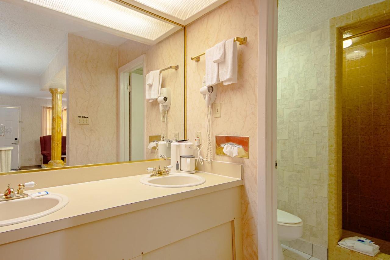 Economy Inn & Suites Denton Bagian luar foto