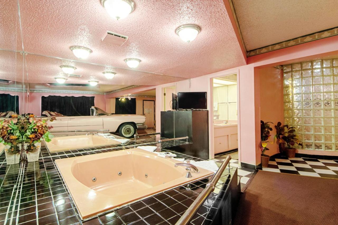 Economy Inn & Suites Denton Bagian luar foto